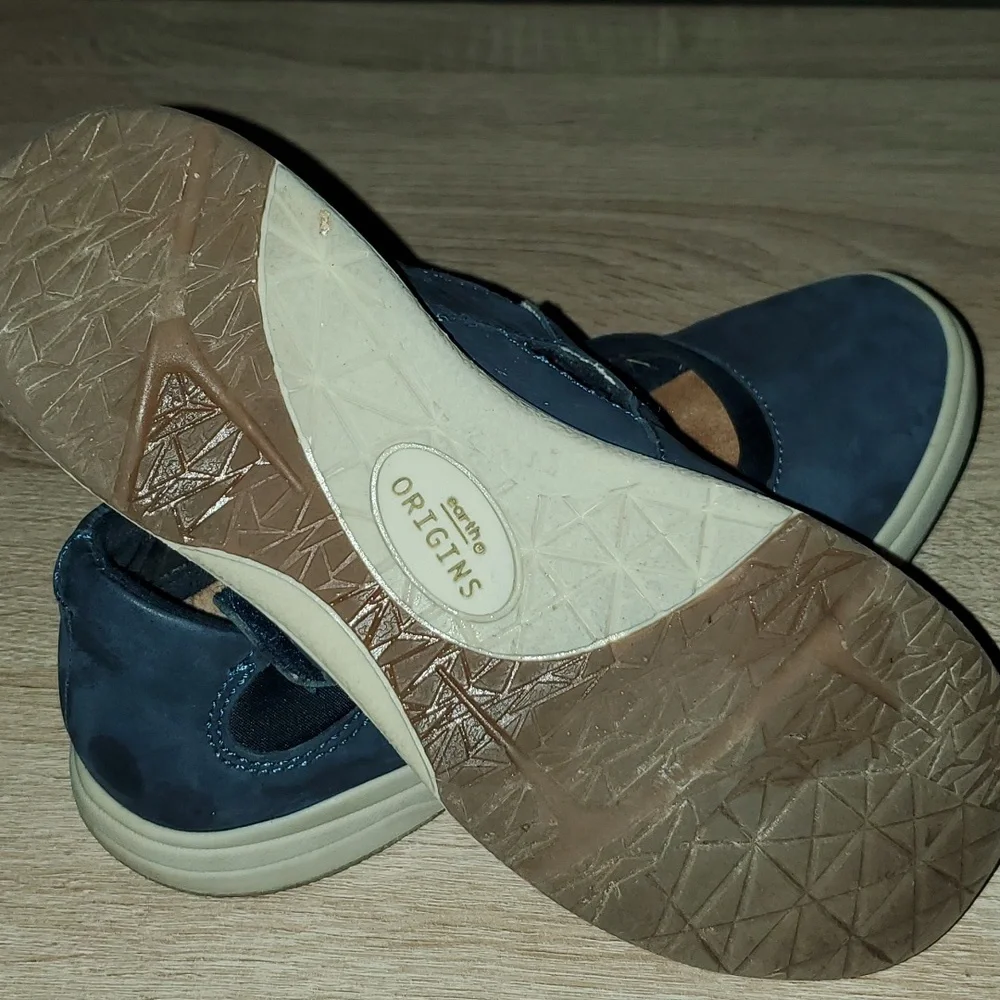 Earth origins Mary Jane blue suede shoe. 7 - Picture 9 of 9